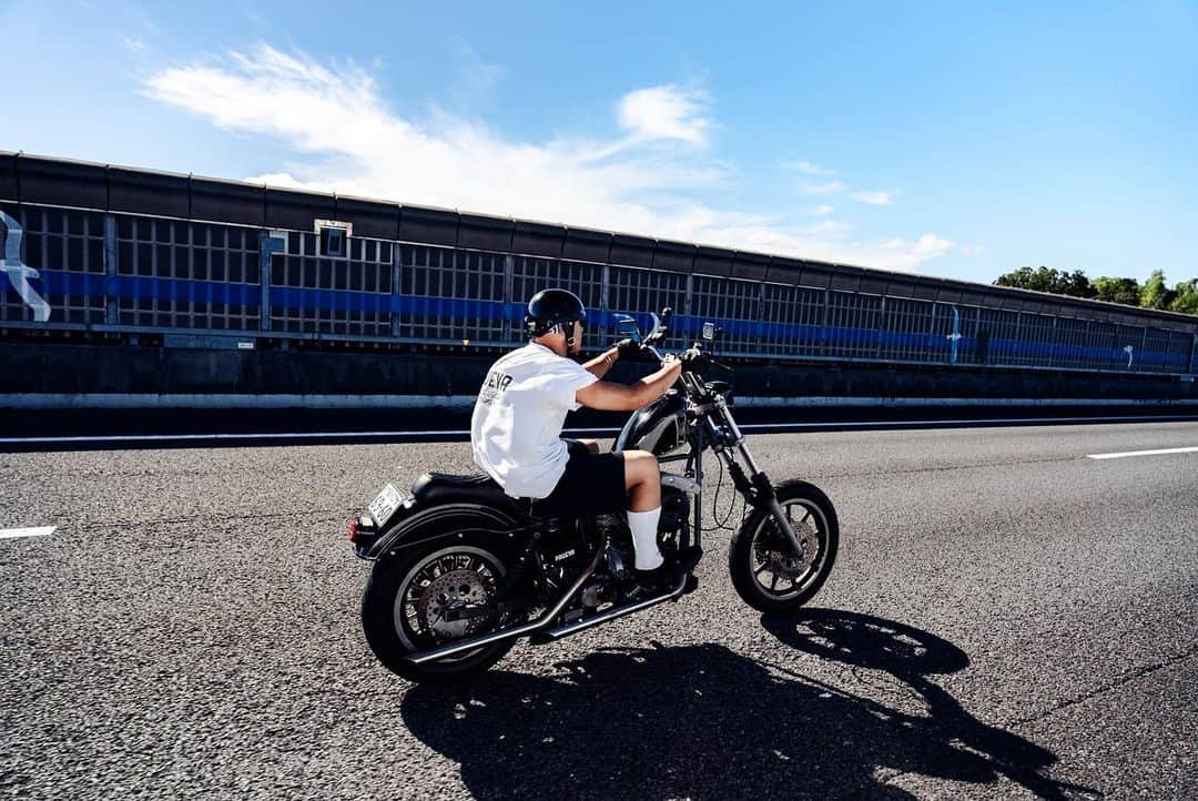 倉本一真のインスタグラム：「TOKYO↔︎YOKOHAMA Invited to shoot for @ojisantopteam  @wadamakoto42  📸 @___maeji___   #harleydavidson #shovelhead #shovelheadchopper #swingarm #swingarmy #swingarmchopper #milwaukee8 #lowriderst #clubstyle」