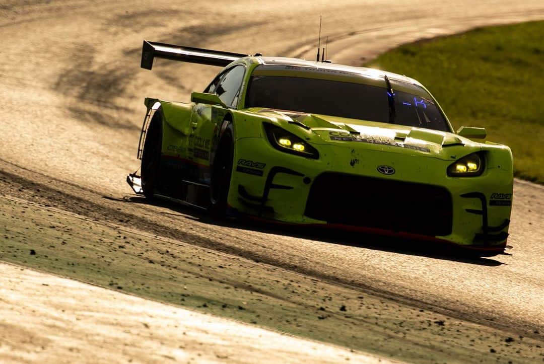 織戸学のインスタグラム：「superGT Suzuka  (応援有り難う御座いました。  優勝された teamの皆様  素晴らしいRacing おめでとう御座います。  我々も思い切り やり切りました  今週末感じた事 スピードが足りない  応援有り難う御座いました。  でも こんなもんじゃ無い」