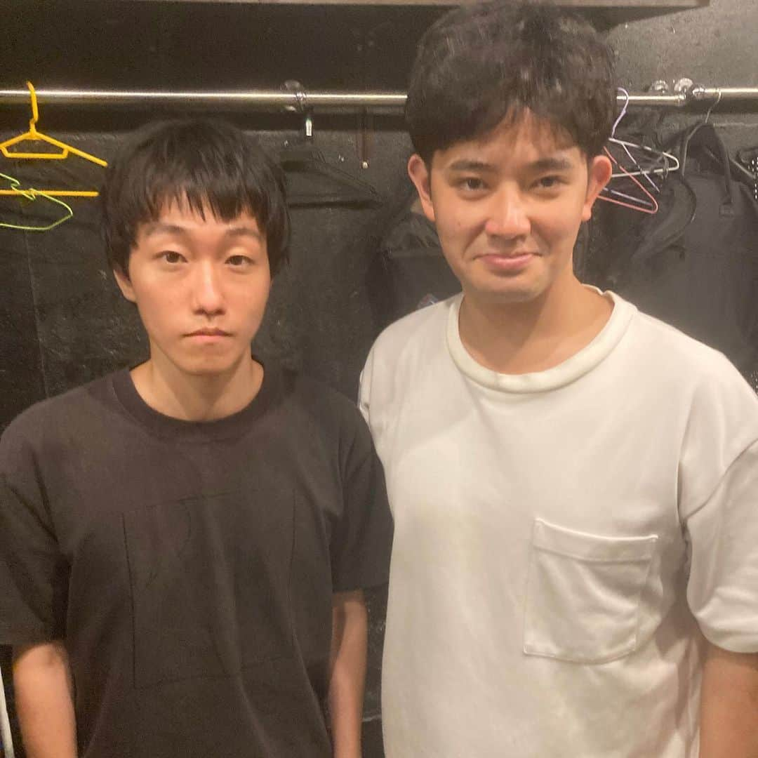 川合翔太さんのインスタグラム写真 - (川合翔太Instagram)「金曜日 いつも衣装を提供してくれてるCasper Jhonの代表と定期飲み会。うま焼肉でした〜高校の同級生でいつもよくしてもらってる。ほんまありがと❕  土曜日 なぞ自販機を池袋で発見、謎すぎ。  日曜日 グレープカンパニーのライブにゲストでお呼ばれ。 ライブの合間にアイドルライブ見かけて見学、かわゆい。 ツンツクツンとも沢山おしゃべり、YouTubeもありがとね。 しらきさんワンショット頂きました🩵  #クロコップ  #casperjohn  #炭火焼肉チャングミ  #ツンツクツン万博  #あ〜しらき さん」8月27日 23時42分 - crocop.shota