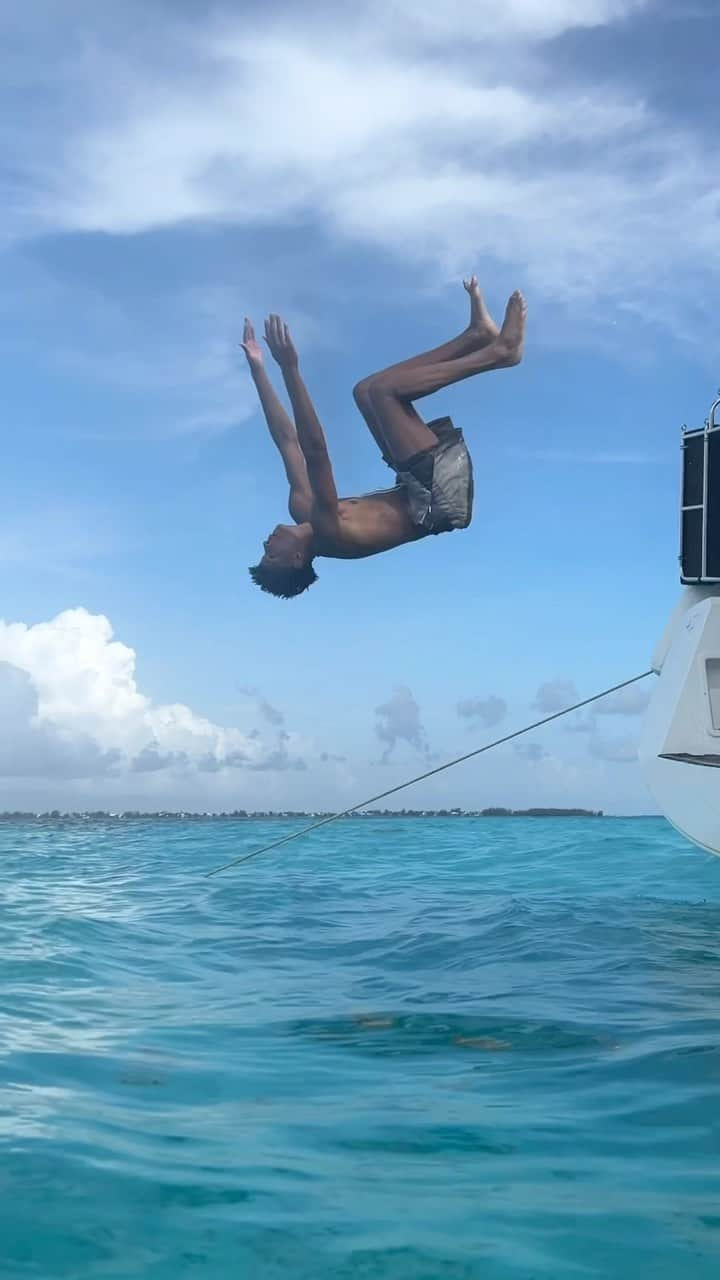 ラ・ラ・アンソニーのインスタグラム：「Love…Happiness…Family ❤️ @ritzcarltongrandcayman #RCMemories」