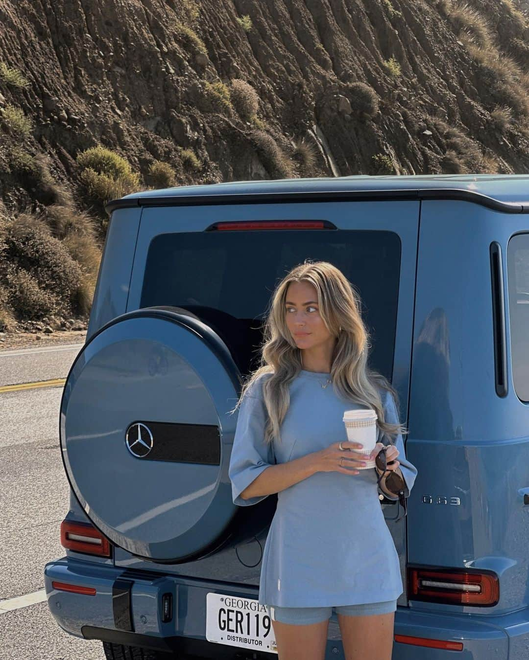 ジャニー・ディラーさんのインスタグラム写真 - (ジャニー・ディラーInstagram)「Forever my favorite color 💙 it was such a dream to drive around California with my sister. A short but such an amazing trip! @mdeler」8月28日 0時03分 - jannid