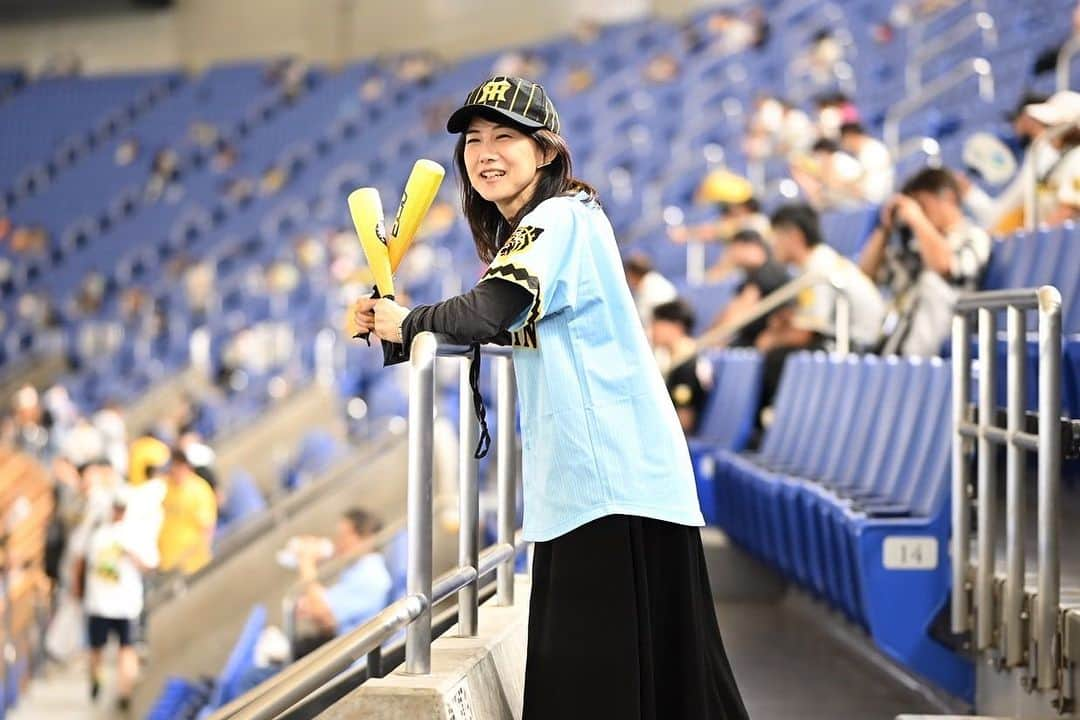 中江有里のインスタグラム：「今期最後の東京ドーム巨人阪神戦。 夏の長期ロードは18勝5敗、貯金13！  #中江有里   #阪神タイガース」