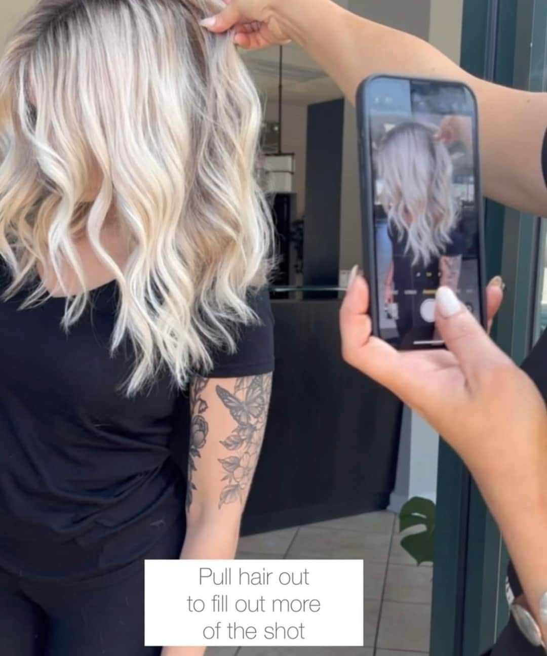 CosmoProf Beautyさんのインスタグラム写真 - (CosmoProf BeautyInstagram)「@HairByLisaMathews shows us how to pose your clients 'after' pictures for Instagram-worthy content.  Swipe left to see the helpful, yet super simple tricks @HairByLisaMathews. If you found this useful, share with a friend!  #CosmoProf #HairstylistEducation #HairstylistEdu #BehindTheChair #HairPhotography」8月28日 0時00分 - cosmoprofbeauty