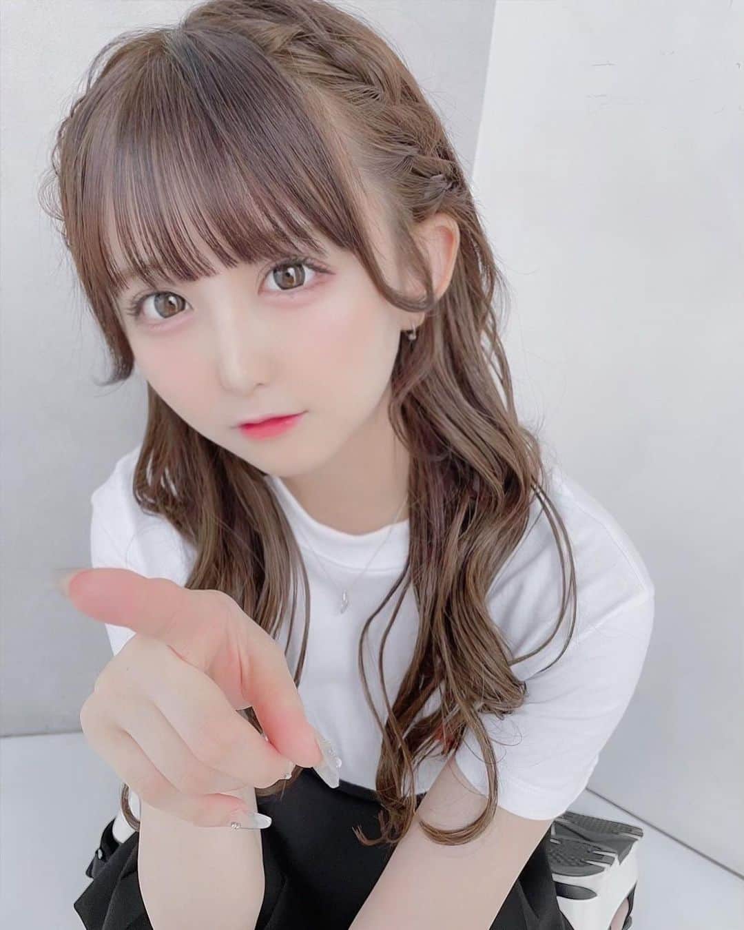 のインスタグラム：「つんつん ˆ ̳ . ̫ . ̳ˆ‎ ㅤㅤㅤㅤㅤㅤㅤㅤㅤㅤㅤㅤㅤ ㅤㅤㅤㅤㅤㅤㅤㅤㅤㅤㅤㅤㅤ ㅤㅤㅤㅤㅤㅤㅤㅤㅤㅤㅤㅤㅤ ㅤㅤㅤㅤㅤㅤㅤㅤㅤㅤㅤㅤㅤ ㅤㅤㅤㅤㅤㅤㅤㅤㅤㅤㅤㅤㅤ #ヘアアレンジ #ヘアカラー #ヘアスタイル #ヘアセット #ロングヘア #ロングヘアアレンジ #巻き髪 #巻き髪アレンジ #巻き髪スタイル #編み込み #編み込みアレンジ #編み込みヘア #アイドル #地下アイドル #アイドルヘア #アイドル前髪 #アイドルメイク #茶髪 #茶髪ロング #instagood #instalike #instafashion」