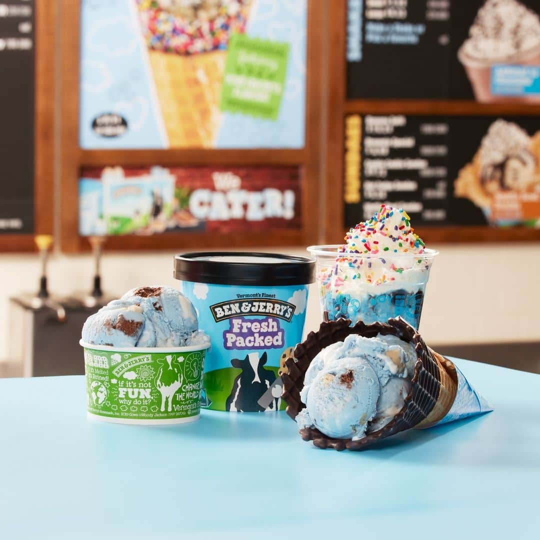 Ben & Jerry'sさんのインスタグラム写真 - (Ben & Jerry'sInstagram)「☁️ Calling all marshmallow lovers! ☁️  Marshmallow Sky is only available at the Scoop Shop! Featuring marshmallow ice cream with marshmallow swirls and two different kinds of cookie dough. Find your nearest Scoop Shop at the link in our bio!」8月28日 0時00分 - benandjerrys