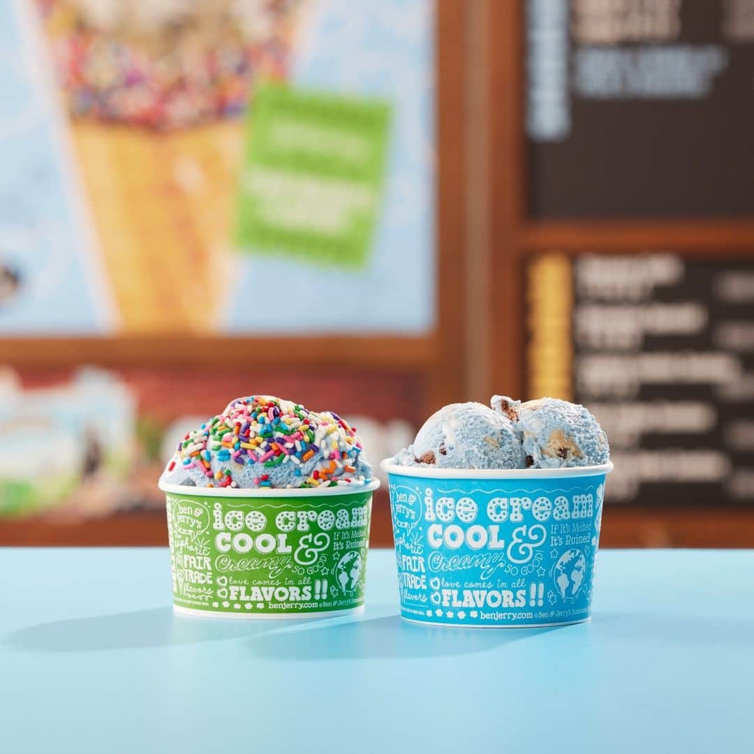 Ben & Jerry'sさんのインスタグラム写真 - (Ben & Jerry'sInstagram)「☁️ Calling all marshmallow lovers! ☁️  Marshmallow Sky is only available at the Scoop Shop! Featuring marshmallow ice cream with marshmallow swirls and two different kinds of cookie dough. Find your nearest Scoop Shop at the link in our bio!」8月28日 0時00分 - benandjerrys