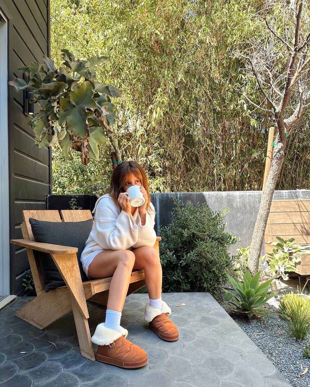アシュレイ・ティスデイルのインスタグラム：「Nothing beats a morning coffee vibe」