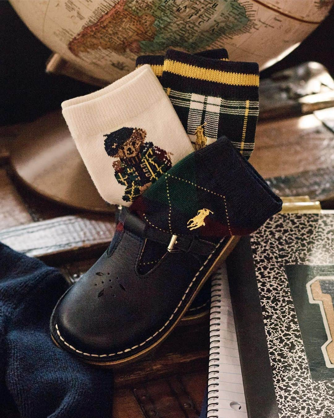 Polo Ralph Laurenさんのインスタグラム写真 - (Polo Ralph LaurenInstagram)「This season of #RLKids back-to-school must-haves includes sweaters and socks featuring our iconic #PoloBear.  Explore the #PoloRalphLauren Kids collection via the link in bio.」8月28日 0時04分 - poloralphlauren