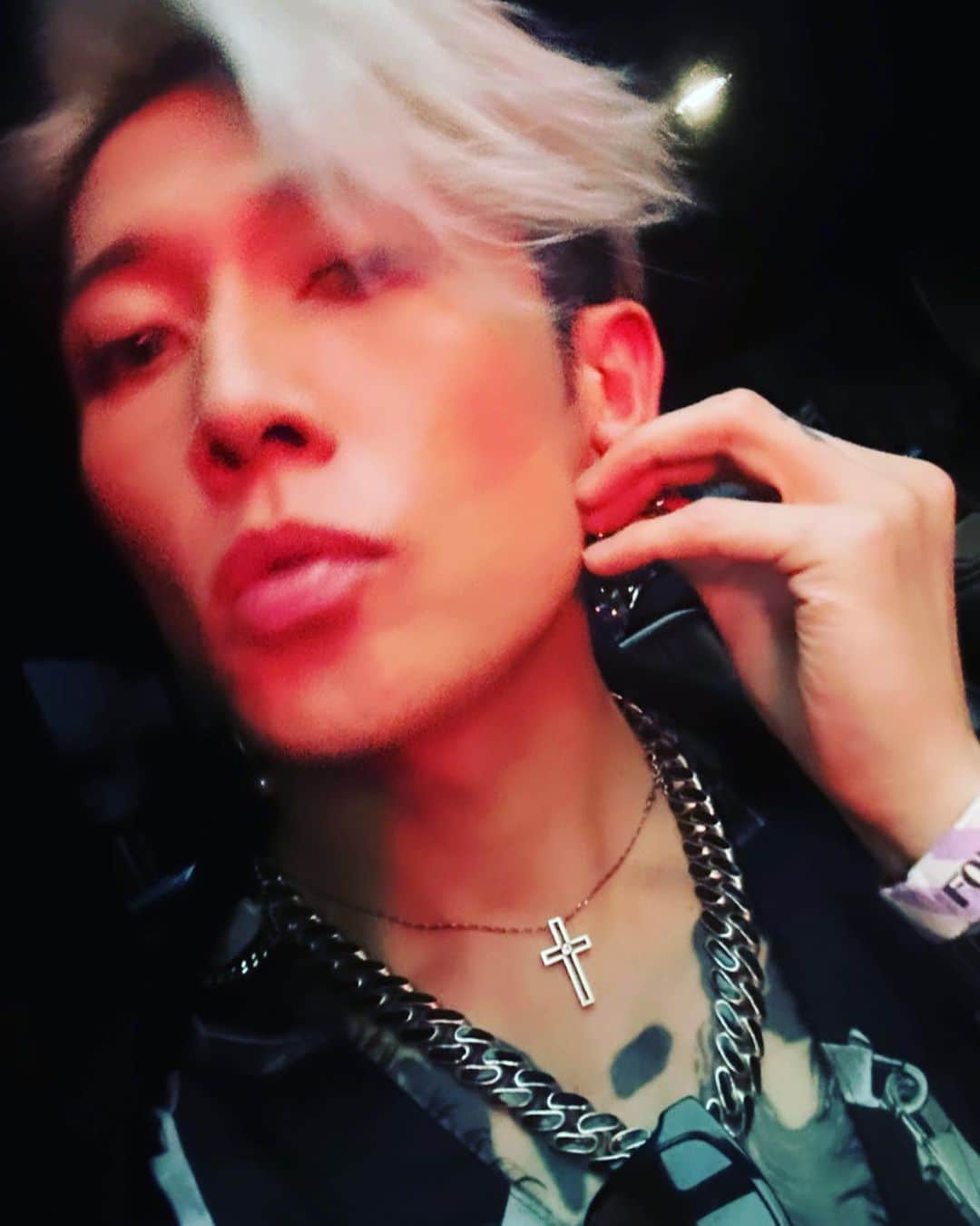 雅-MIYAVI-のインスタグラム：「On my way.  🤙🏻  #きなこ #一日一杯 #健康大事」