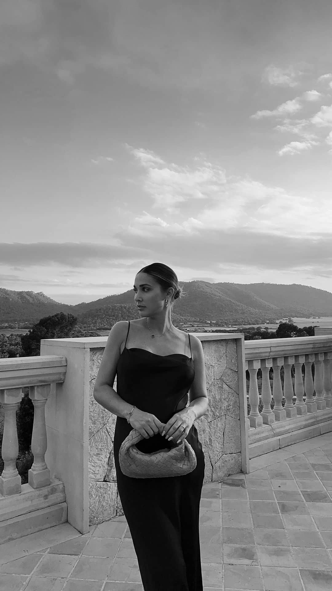 アン・キャサリン・ボメルのインスタグラム：「all black looks will forever stay iconic」