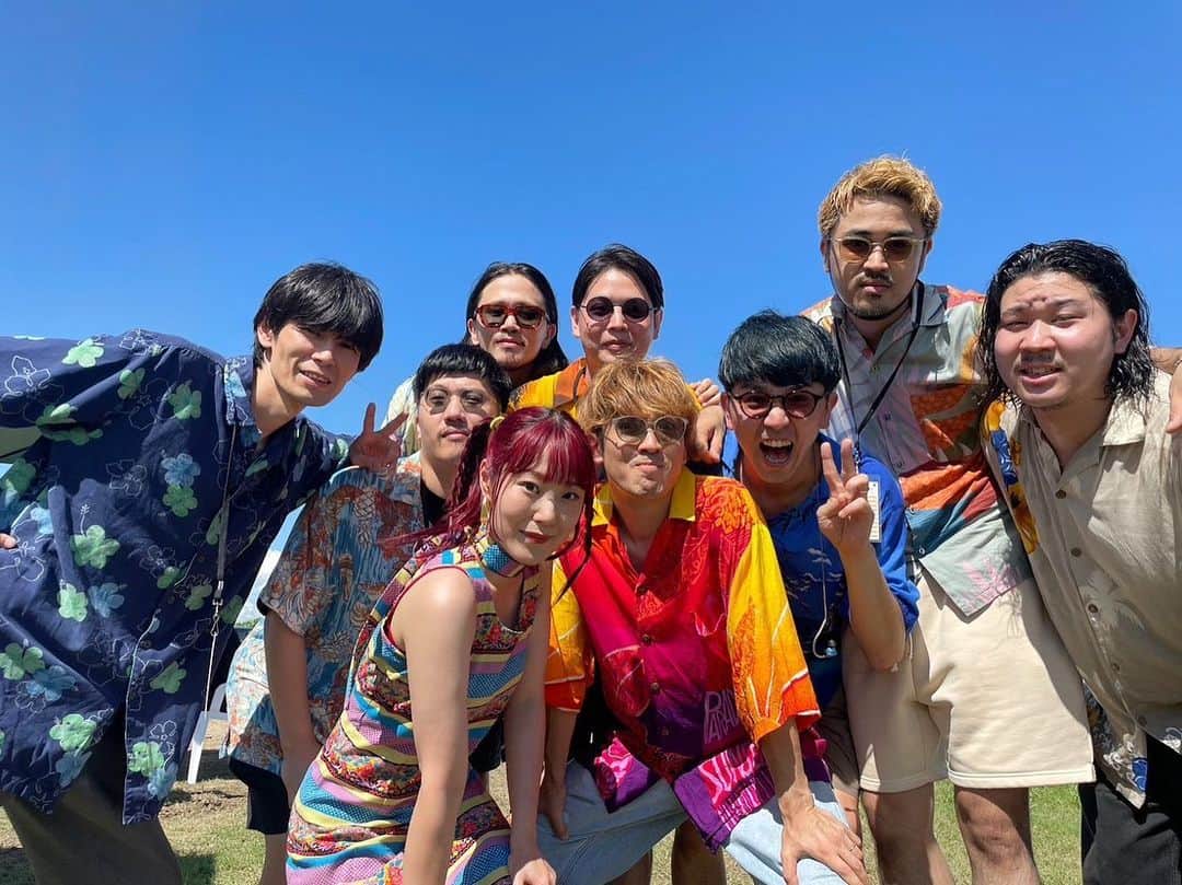 三浦太郎のインスタグラム：「みんなでアロハ着れたの嬉しかった☺️ また来月もツーマンツアーで大阪来れるんで、楽しみすぎますよ👍  #フレンズ #RUSHBALL」