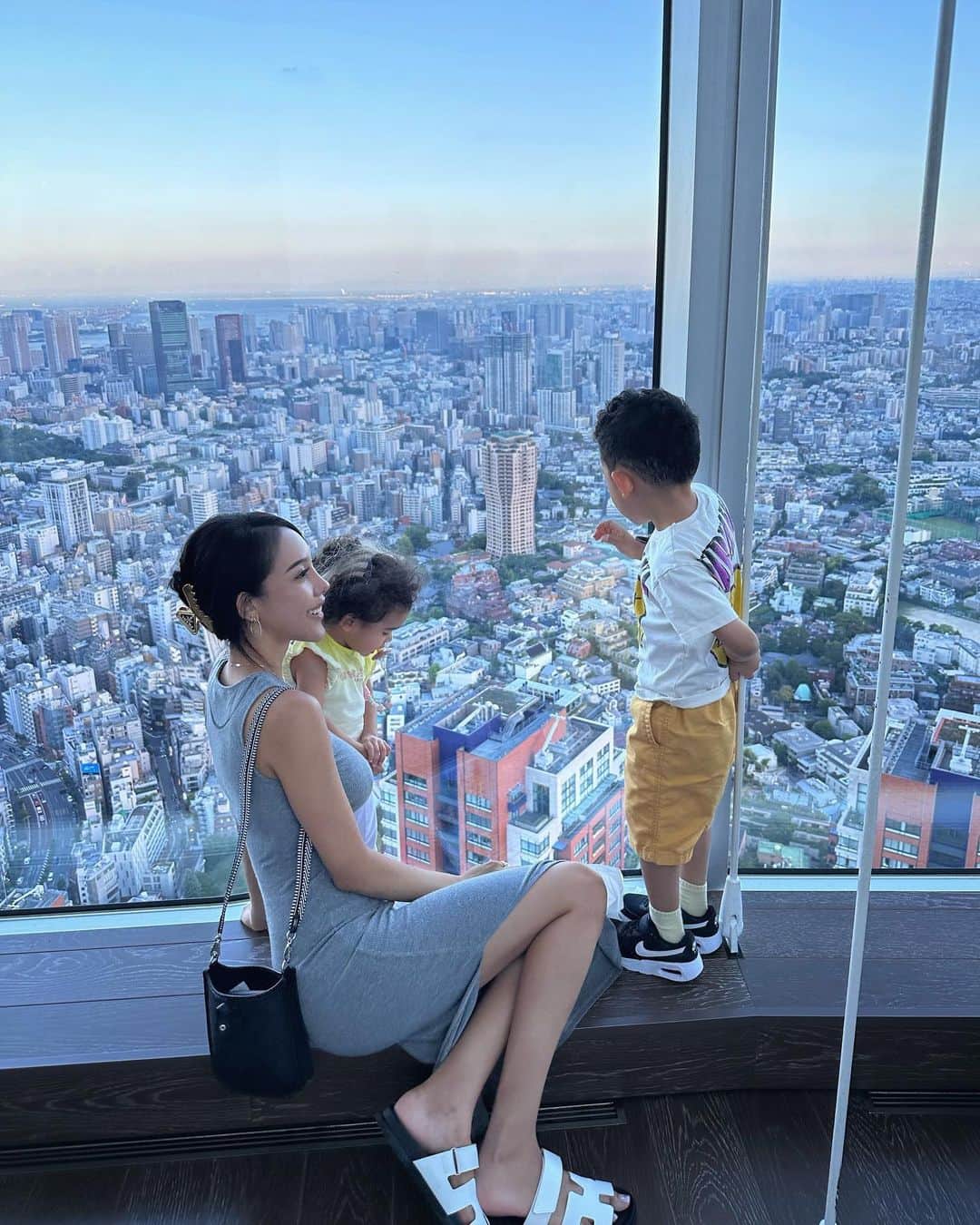 のインスタグラム：「楽しい時間はあっという間✨ たくさん夏の思い出が作れたね☺️🇯🇵 ありがとう日本🥹台湾に帰ってきました🥲✨ 快樂的時光轉瞬即逝.. ✨ 很開心看到小朋友們享受日本🩵」