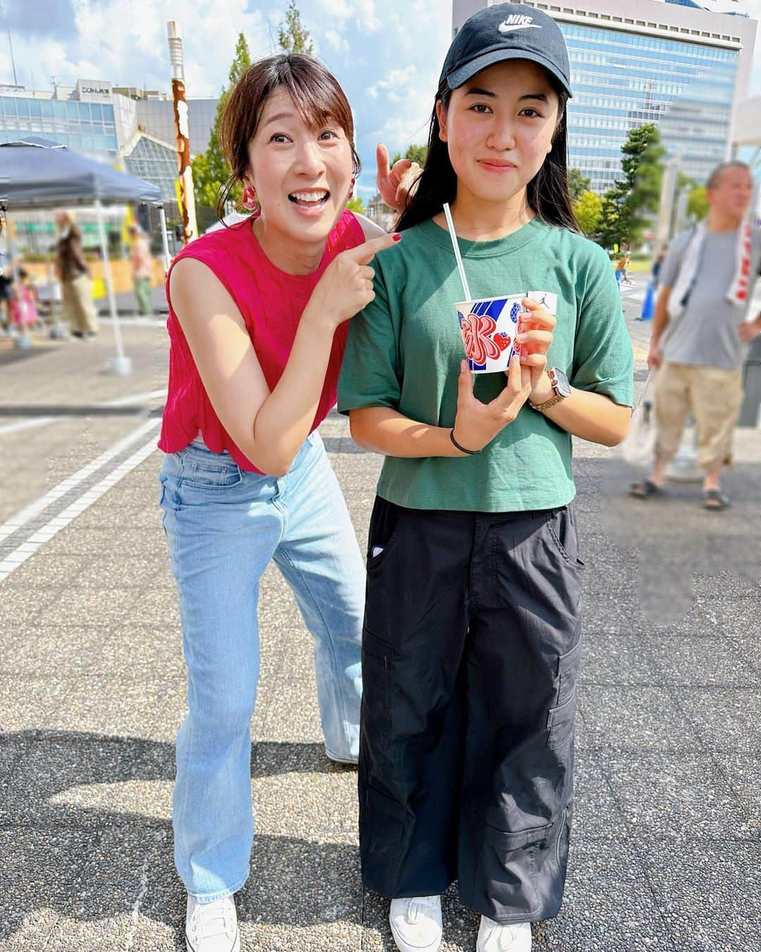 林藍菜さんのインスタグラム写真 - (林藍菜Instagram)「富山駅北にスケートパークが完成！ その記念イベントで東京オリンピック銅メダリストの 中山楓奈選手にお話を聞きました。  根掘り葉掘りの質問に的確に答えてくれて 楓奈ちゃんの人柄に迫ることが出来ました♡ （写真左：楓奈ちゃんの笑顔にめちゃ喜ぶ人）  真面目さと可愛らしさを兼ね備えたトップライダー 自分スタイルでこれからも夢に向かって頑張ってください！！ @funa_nakayama  thank you.  NIXアーバンスケートパーク🛹 平日9時〜21時　 土日祝日 9時〜22時 利用料：無料  #nixアーバンスケートパーク #nixjapan #富山駅北 #toyama  #スケートボード #東京五輪 #中山楓奈 #林藍菜 #🛹」8月27日 15時39分 - hayashi_aina