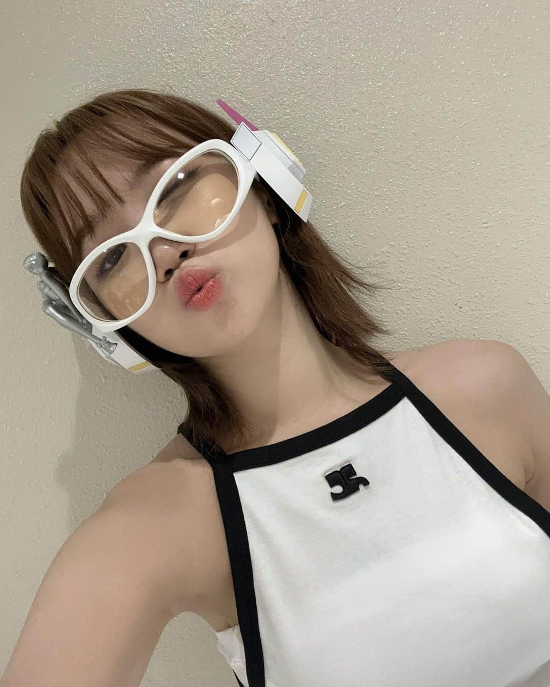 キム・チェウォンのインスタグラム：「#협찬#GENTLEMONSTERXOVERWATCH2 #GENTLEMONSTER #OVERWATCH2 @gentlemonster @playoverwatch」