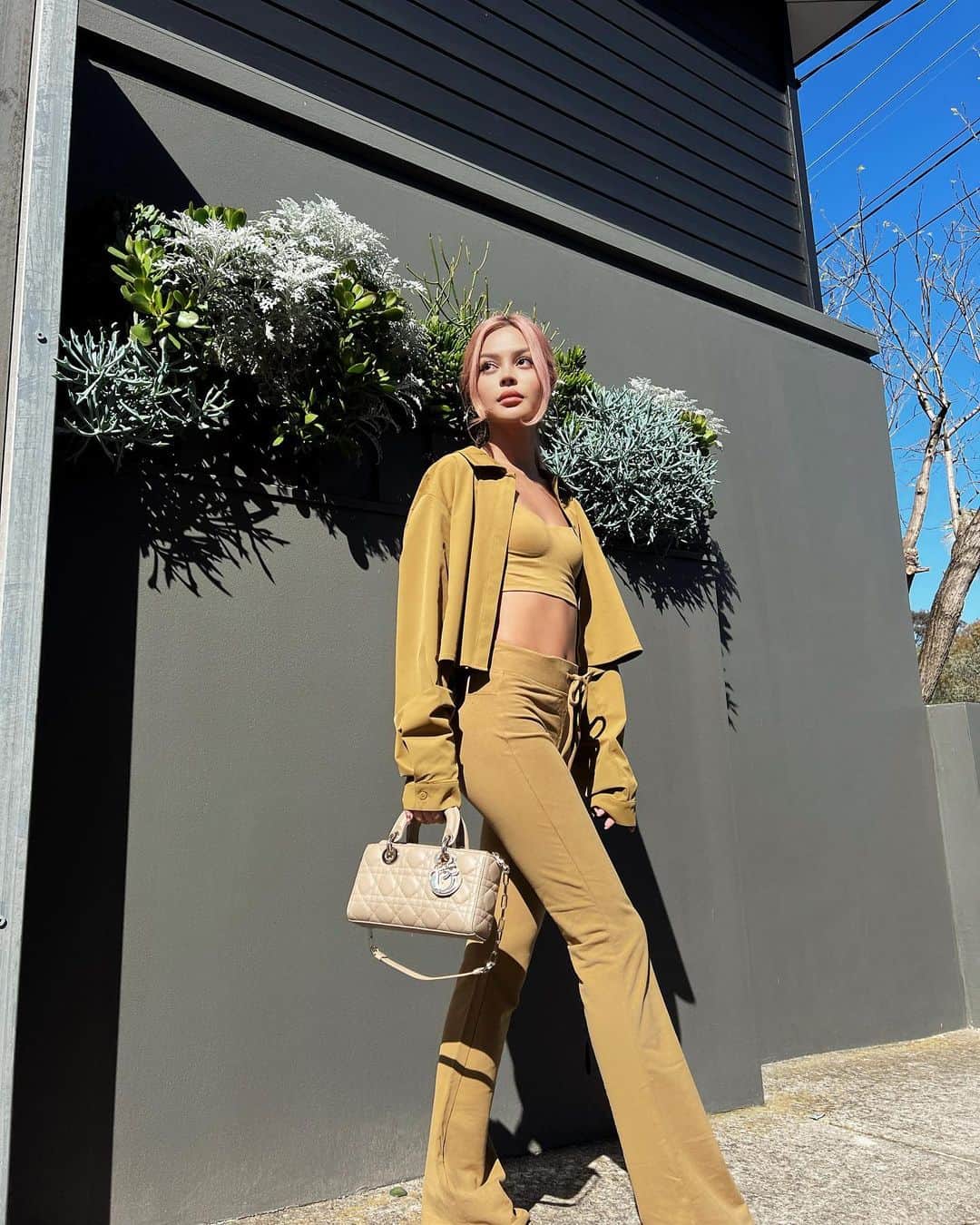 リリーマイマックのインスタグラム：「Spring is coming for Sydney 🌻 @alo #AloPartner」