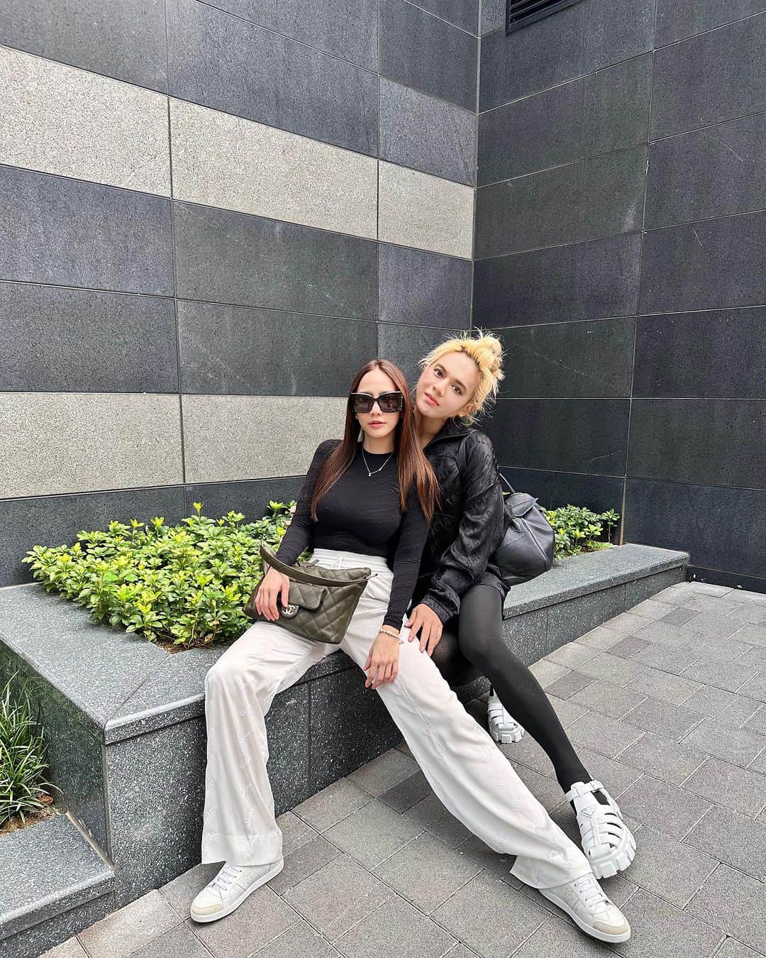 アム・パチャラパーのインスタグラム：「วันนี้เรารักกัน❤️🏳️‍⚧️ พี่ต้องไม่ดื้อกับนัองอีกนะ🤪」