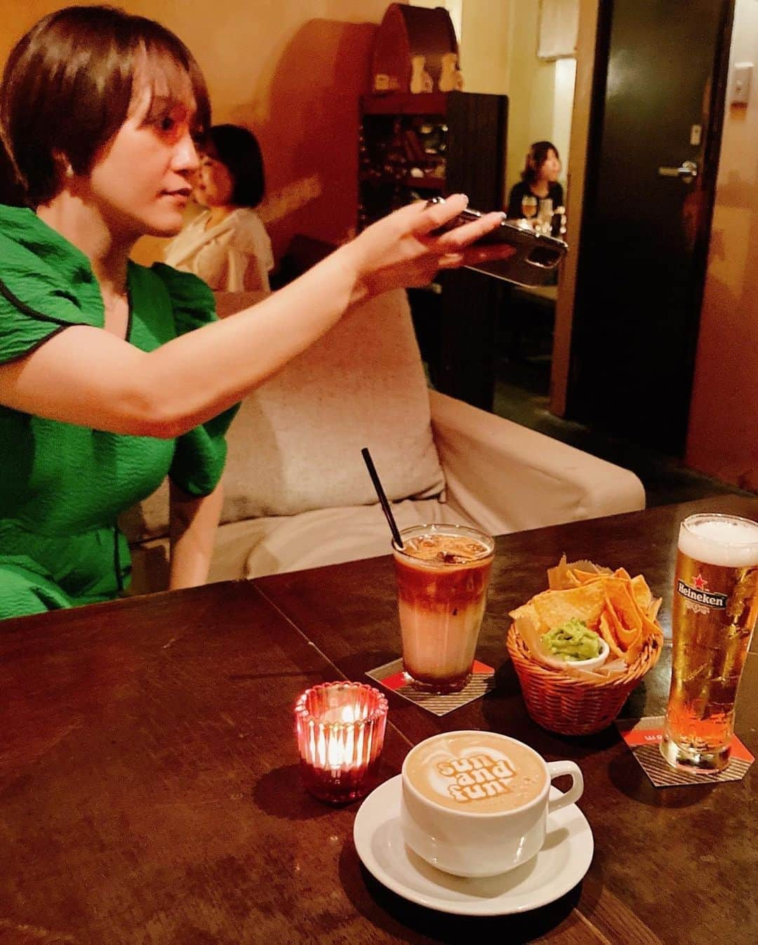 佐藤亜美菜さんのインスタグラム写真 - (佐藤亜美菜Instagram)「. 中学の同級生たちと☕️ シナモンラテ美味し過ぎて おかわりしちゃった〜🙈  #cafe #cinamon #day」8月27日 16時33分 - sato_amina8