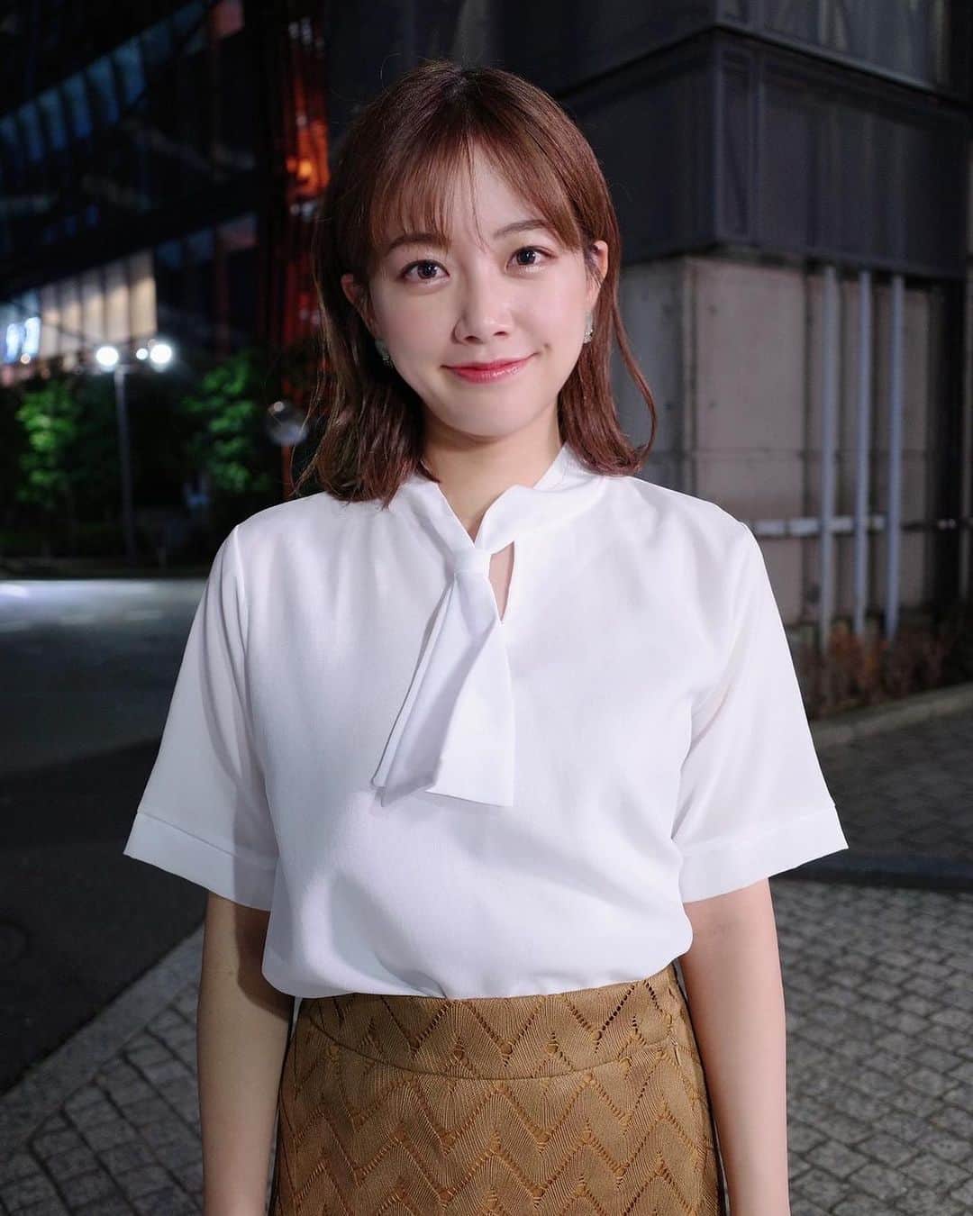 新井恵理那のNキャスのインスタグラム：「週明けも変わりやすい空模様が続きそうです。こまめに予報をチェックしてください！  衣装はクラシカルな雰囲気でした👗 〜8/26衣裳情報〜 スカート  @limue_official  #中川絵美里 #情報７daysニュースキャスタ #Weatherニュースキャスター」