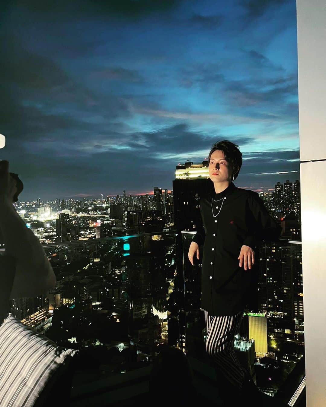 萩谷慧悟さんのインスタグラム写真 - (萩谷慧悟Instagram)「3rdダイビングフォトブック『GIANT』のバンコクで撮影したオフショット。  このシチュエーションは僕がリクエストさせていただきました。  そんな裏話もイベントではたくさん話せたらなと思ってます！  オフラインイベントの受付締め切り本日までです。  #萩谷慧悟」8月27日 16時41分 - keigo_hagiya_official
