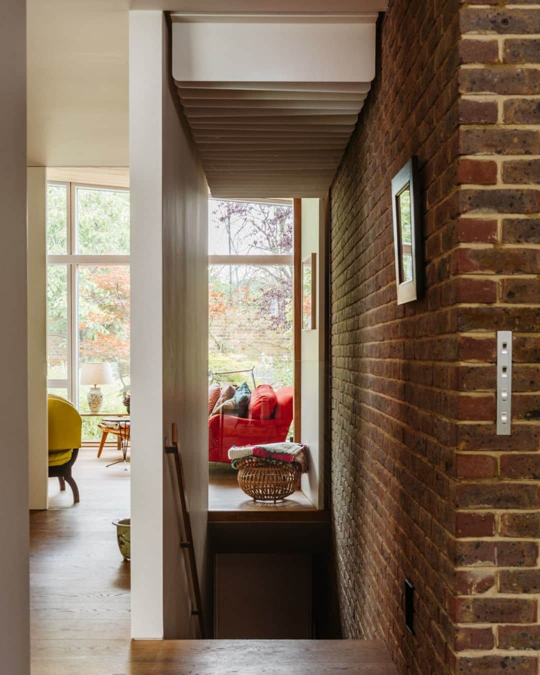 The Modern Houseさんのインスタグラム写真 - (The Modern HouseInstagram)「“I never thought I’d live in a bungalow, nor in this part of London,” says interiors consultant Sarah Shepherd. “But as soon as I saw this place, I was all in.”  It’s been nearly 20 years since she and her husband, Angus, a director at @powelltuckassociates, bought in their 1960s single-storey home in Dulwich, south-east London. Back then, “it needed a whole number,” says the architect He added full-height windows, sliding doors and introduced a basement, while Sarah decorated the space with her bright belongings and textiles.  Today the home that was once completely off the couple’s radar, perfectly personifies them both. “It reflects who I am as an architectural designer,” says Angus. But it also showcases Sarah’s eye for colour: “I’m very confident with it,” she adds.  Head to the link in our bio to read the full story.」8月27日 16時55分 - themodernhouse