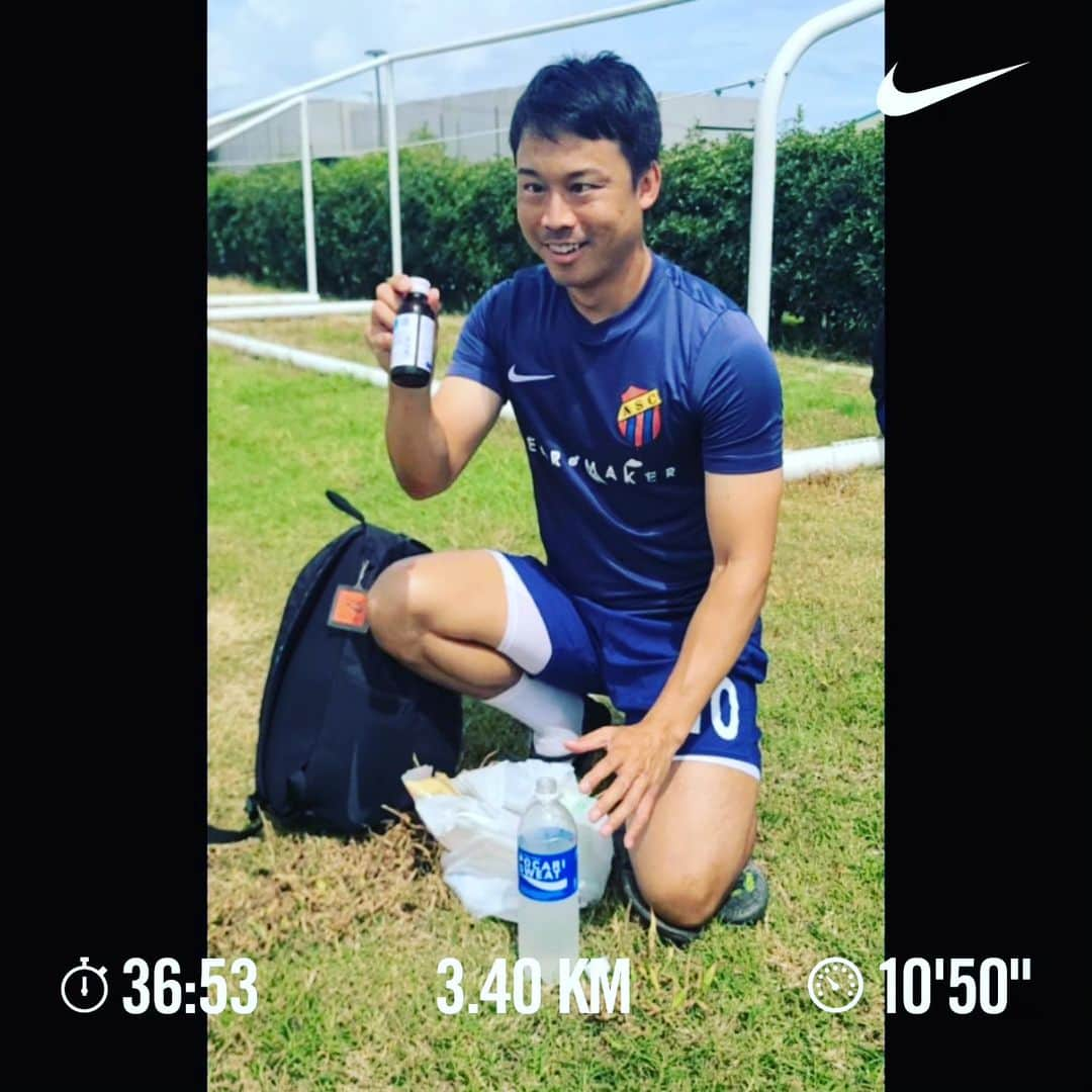 三田尚央のインスタグラム：「朝ジョグ(^^)(3km調整ラン‼️‼️)  今日は久しぶりに社会人サッカーに行ってきました(^^) 試合があったから朝軽めに動いてきた。  結果、作新大学FCに2対2の引き分け❗ 90分フル出場。 チームとしては我慢の展開が多かったけど、途中交代のゴリ男を含めみんな頑張ってなんとか引き分け。😁✨✨ かずまのナイスパスからのクロが決めたのは最高だった。  個人的には、全然ダメ。 スピードのれないし、もう終わりを感じました(^^)笑っ けど、久しぶりに試合してくそ疲れたけど、楽しかった🎵  32歳目標達成目指して頑張ります🎵 積み重ね大事❗ 継続あるのみ(^^) 健康一番❕  ゴリ男‼️‼️ 今日のサイドの相棒。  日々成長❕ 日々挑戦❕ 日々感謝❕  #ランニング #目指せフルマラソン #日々成長 #日々挑戦 #日々感謝 #息子 #娘 #家族 #32歳 #instagram  #目標 #筋トレ #ダイエット #ストレッチ #トレーニング #メンタル #NIKE #ラン #夜ラン #フルマラソン #ハーフマラソン #頑張ります #笑顔 #ビール #サッカー #3kmラン #ジョグ #フル出場 #8月」