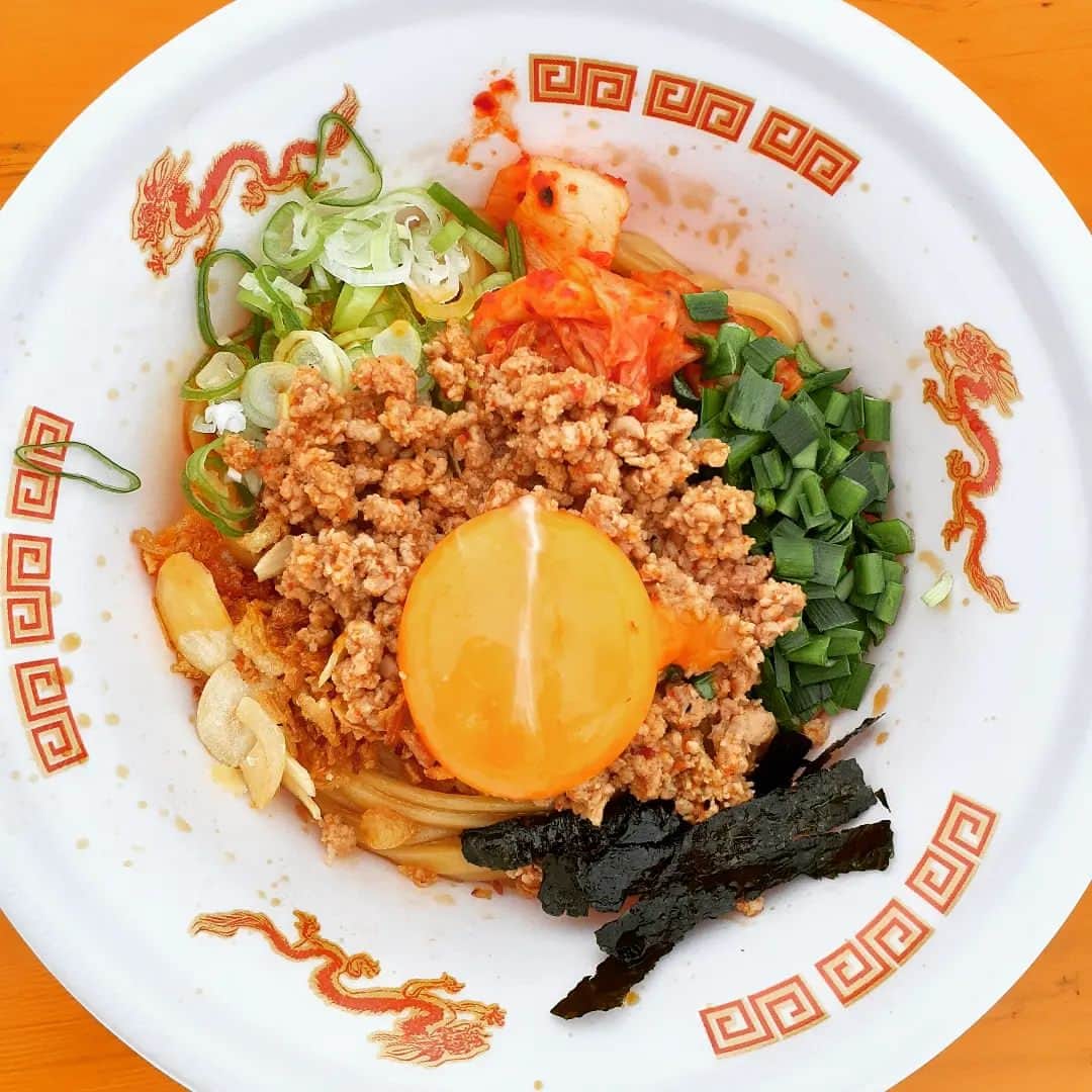 末野卓磨のインスタグラム：「旨辛フェス‼️  八雲さんのまぜそば  食べ終わってから気付いた。  旨辛❗胃と舌が、あれは旨辛だったよーって教えてくれる。  食べてる時は、麺うまいな、まぜそばってハズレないな、だったけど食べた後に満足感がきた。  ご馳走さまでしたー  #旨辛フェス　#ませそば　#八雲」