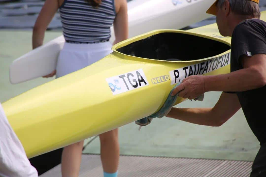 ピッタ・タウファトフアさんのインスタグラム写真 - (ピッタ・タウファトフアInstagram)「That feeling when you make it to the finish line and you're still in the Kayak!  Thank you to the amazing team at @nelokayaks who provided me with this amazing peace of Kayak technology. There will be a time when the arms are as fast as the boat 🙂✊🏽  Watching the nelo team tirelessly service and help all athletes with world class leading boats was great to be a part of. It takes more than just an athlete  but a dedicated group of people to make this all happen.  @planetcanoe @nelokayaks」8月27日 17時12分 - pita_tofua