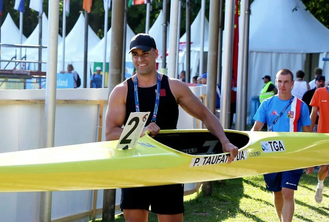 ピッタ・タウファトフアさんのインスタグラム写真 - (ピッタ・タウファトフアInstagram)「That feeling when you make it to the finish line and you're still in the Kayak!  Thank you to the amazing team at @nelokayaks who provided me with this amazing peace of Kayak technology. There will be a time when the arms are as fast as the boat 🙂✊🏽  Watching the nelo team tirelessly service and help all athletes with world class leading boats was great to be a part of. It takes more than just an athlete  but a dedicated group of people to make this all happen.  @planetcanoe @nelokayaks」8月27日 17時12分 - pita_tofua