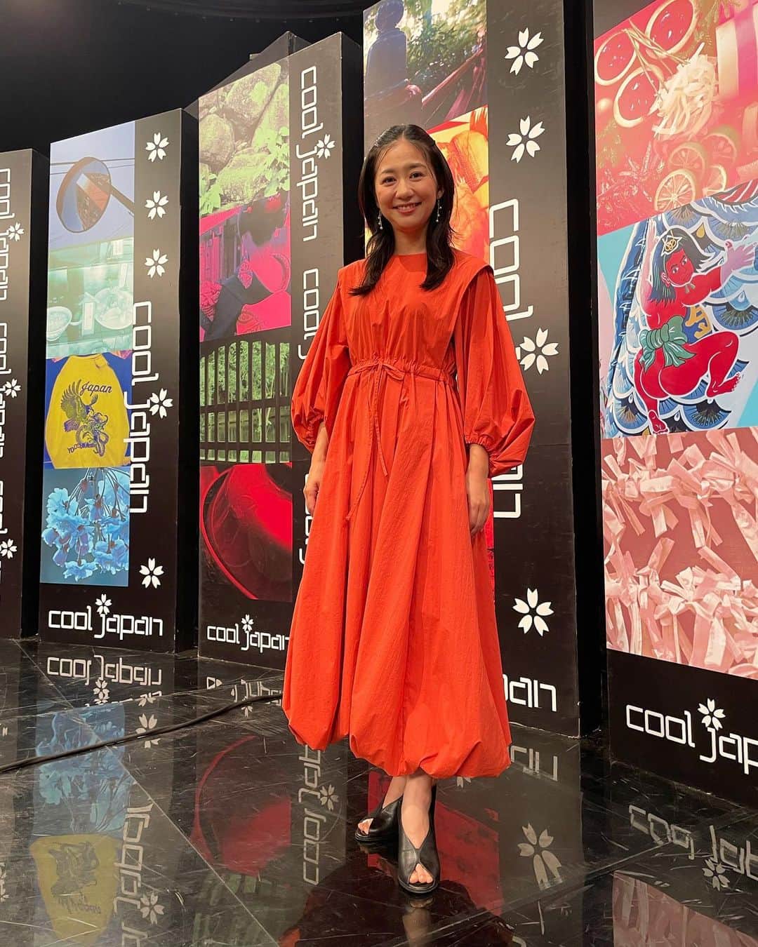 関根麻里さんのインスタグラム写真 - (関根麻里Instagram)「外国人観光客に人気の体験型消費を特集しました！ Check out the new episode about the popular Japanese experiences among the tourists from overseas!  #COOLJAPAN  〜発掘!かっこいいニッポン〜 外国人の視点で日本文化の魅力を再発見！  「#コト消費」 #IntangibleExperiencialConsumption  #NHK #BS1 8月27日(日)午後6:00〜6:45 8月28日(月)午後5:00〜5:45 9月1日(金)午後4:00〜4:45  dress @verofonna earrings @ambrose__official」8月27日 17時06分 - marisekine