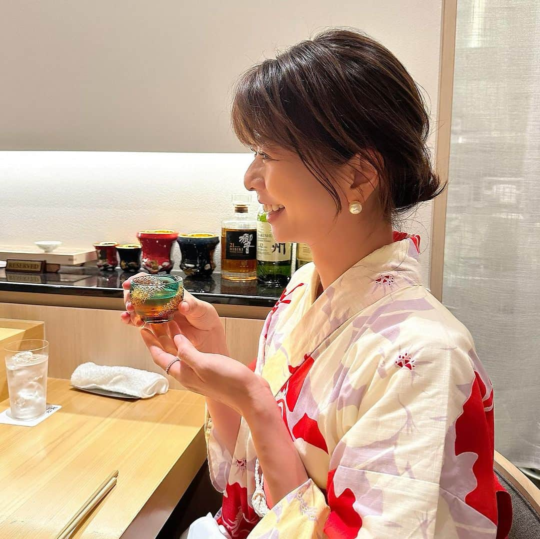 えれなさんのインスタグラム写真 - (えれなInstagram)「一緒に飲む？笑🍶  この夏、もう浴衣を着る機会はないかなぁ？と思っていたけど着れたよ〜👘✨」8月27日 17時09分 - elena1982312