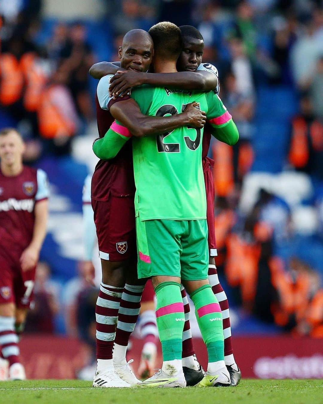 アルフォンス・アレオラさんのインスタグラム写真 - (アルフォンス・アレオラInstagram)「Massive 𝐖 ! @westham #COYI #AA23 ⚒」8月27日 17時30分 - alphonseareola