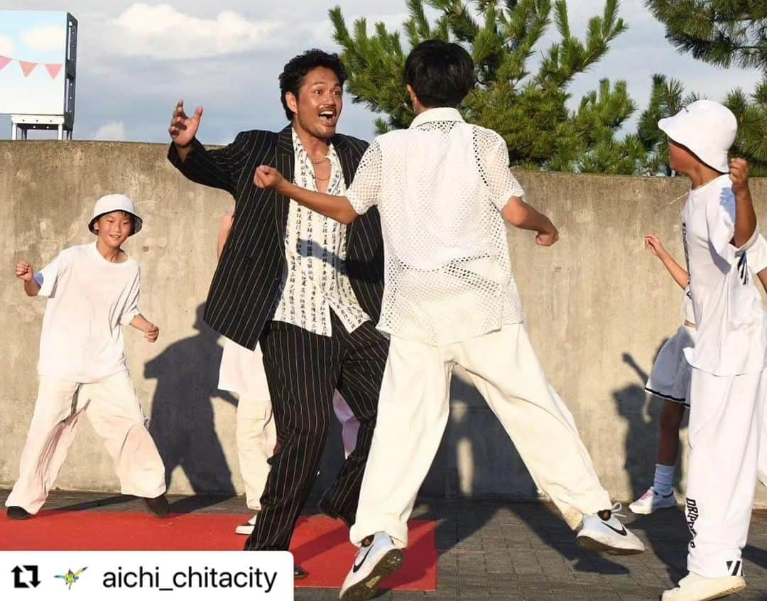 阿部亮平さんのインスタグラム写真 - (阿部亮平Instagram)「#Repost @aichi_chitacity with @use.repost ・・・ 新舞子アオハルDAYのラストは、俳優ユニット「純悪」とダンススクール「ウィングビート」のコラボ🤝  純悪の阿部亮平さんは、知多市出身で、ふるさと観光大使を務めていただいています😌  なんと、このステージで新曲を初めて披露していただきました❗🥰  #新舞子アオハルDAY #純悪　#阿部亮平 さん　#山根和馬 さん　#知多市ふるさと観光大使　#ふるさと観光大使」8月27日 17時24分 - abe_ryohei_