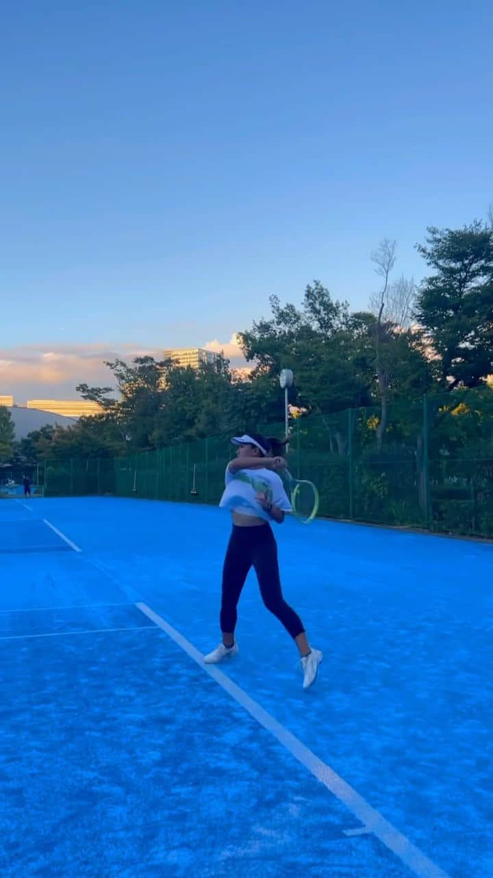 宇野真彩のインスタグラム：「Sunset tennis🌇🎾♪♪♪」