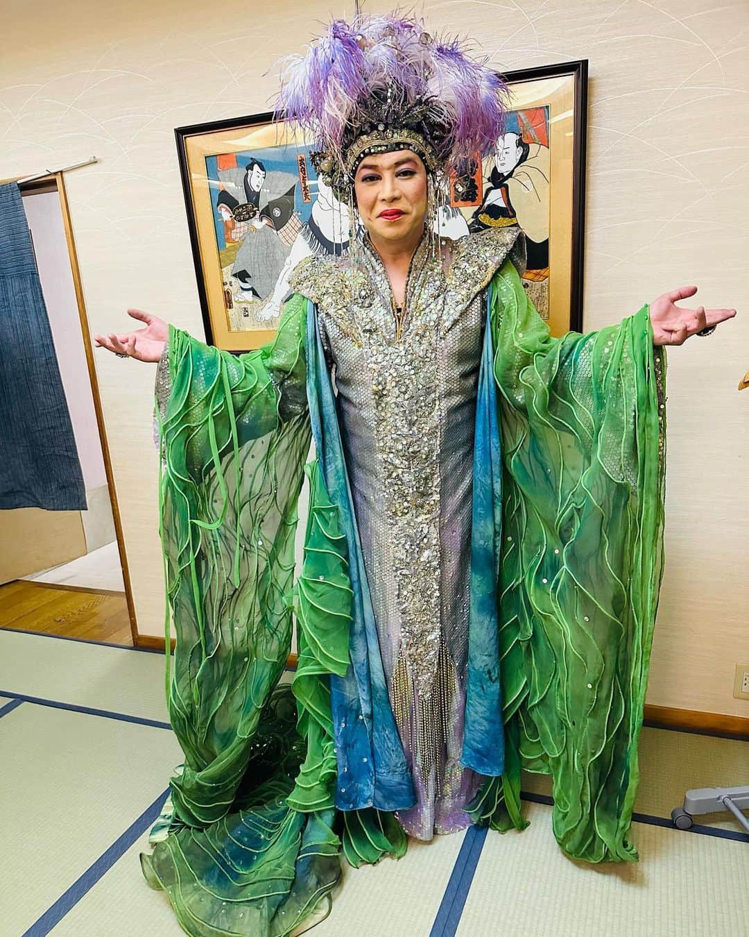 美川憲二さんのインスタグラム写真 (美川憲二Instagram)「昨日のステージ、無事終了しました〜😙🎤🎵🎵 新潟県 長岡市 寺泊。 海風