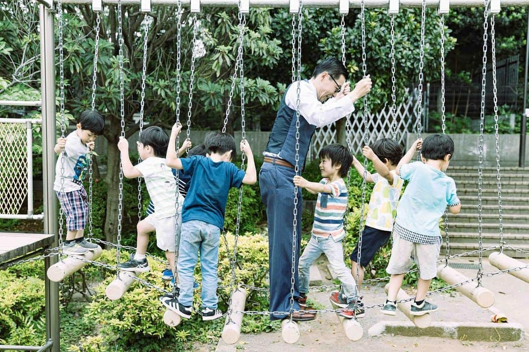 岩井ジョニ男さんのインスタグラム写真 - (岩井ジョニ男Instagram)「8月のジョニ男は働き方改革の真っ最中。ということで、今月はこれまでお会いした素敵なみなさんとの写真をお届けします。  19年6月武蔵小山・西小山編「かがた屋酒店」にて。  #岩井ジョニ男 #ジョニ男 #ジョニスタグラム #jonistagram #イワイガワ  #浅井企画  #幻の哀愁おじさん  #令和  #サラリーマン #キンマサタカ #武蔵小山 #西小山 #かがたや酒店  #whitecollarwork #ninetofiver #instagram  #instagood  #model #cool #cooljapanstamp」8月27日 17時45分 - iwaigawa_jonio_iwai