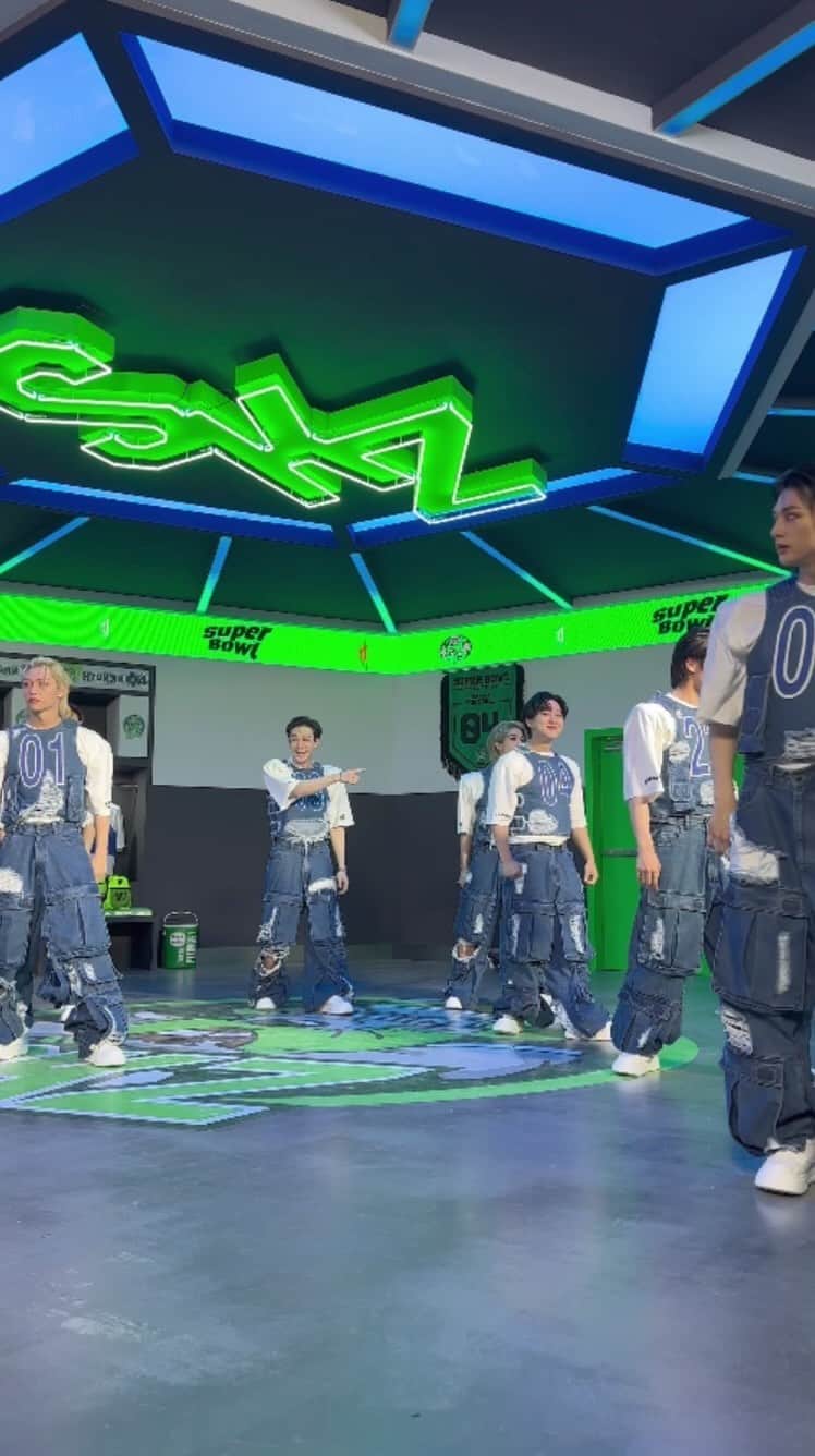 Stray Kidsのインスタグラム：「#StrayKids『Super Bowl -Japanese ver.-』MV Making Movie Shorts 2 #スキズ #JAPAN_1st_EP #SKZ_SuperBowl」