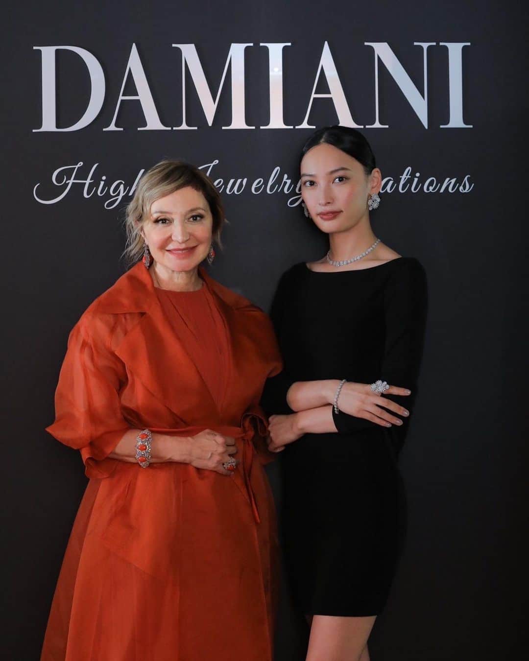 大政絢さんのインスタグラム写真 - (大政絢Instagram)「『Damiani High Jewelry Creations』 に✨☺️  1924年に創業されてから長く愛され続けているダミアーニ。  ハンドメイドのジュエリー達は繊細で華やかで美しく、惹かれるデザインがたくさん。  私は今回マルゲリータコレクションを着用しましたが可愛らさの中に上品さがありとても素敵でした✨  @damianiofficial #Damiani #ダミアーニ #DamianiMasterpiece」8月27日 17時57分 - aya_omasa_official