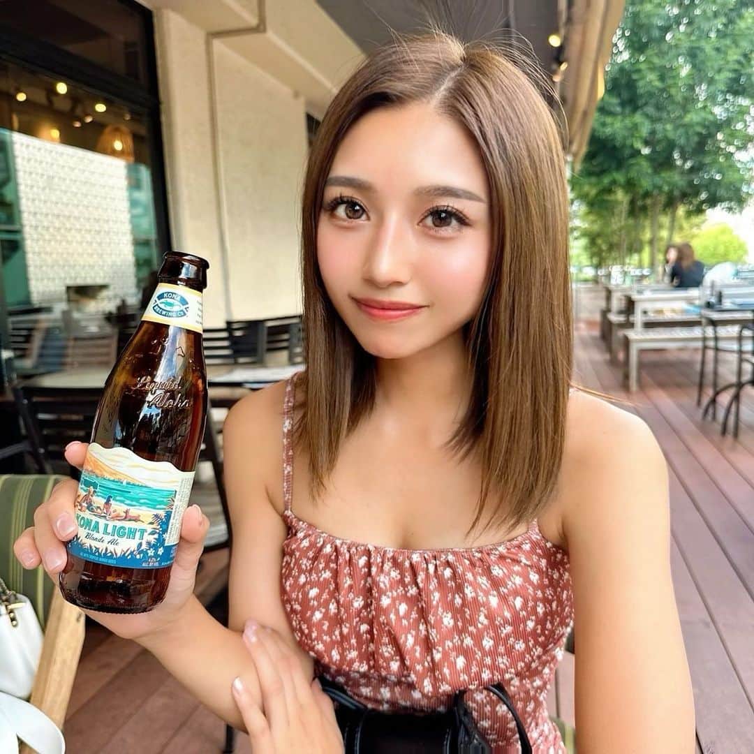 なーちゃんさんのインスタグラム写真 - (なーちゃんInstagram)「・ ハワイアンビール🍺🌺 お酒飲むとすぐ顔赤くなるから恥ずかしい🫣❤️‍🔥 夏にテラス席でビール飲むのって幸せすぎるよね😆 かんぱーい🍻 ・ ・ ・ #コナビール #ビール #テラス #代官山」8月27日 18時01分 - nanasan_gram7