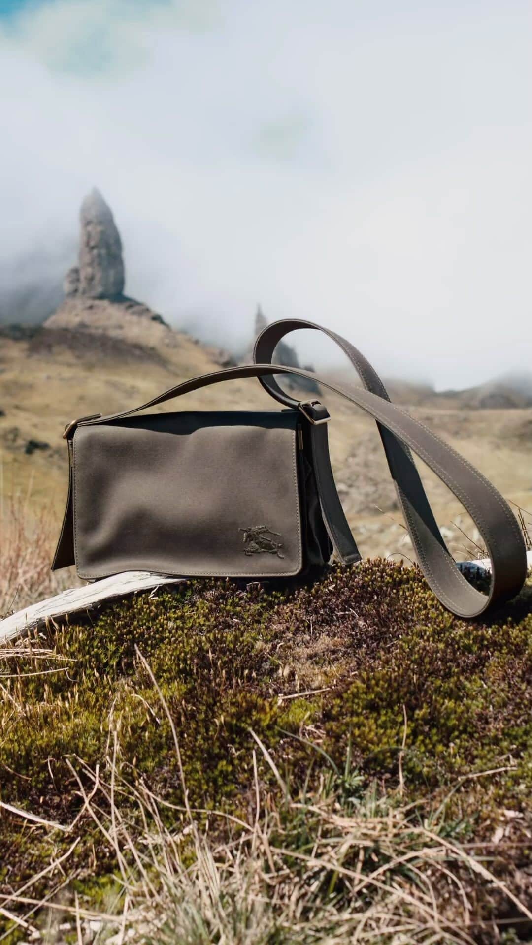 Burberryのインスタグラム：「Trench #Burberry」