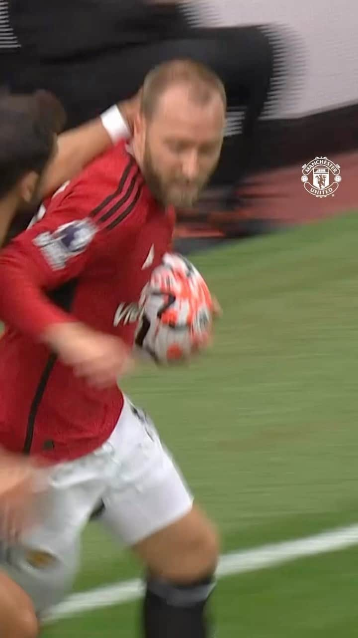 クリスティアン・エリクセンのインスタグラム：「Christian’s first #OldTrafford goal in the league for the Reds 👏🔴  #MUFC #ManUtd #Eriksen #PremierLeague」