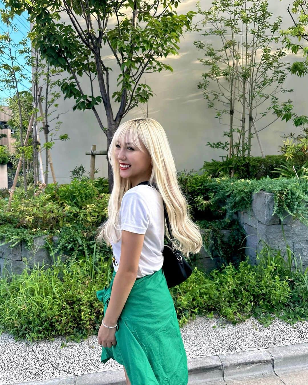 川崎怜奈さんのインスタグラム写真 - (川崎怜奈Instagram)「. 服も背景も緑の日🌿💚 いっぱい撮られるとだいたい最後ダサくなります🫢」8月27日 18時14分 - layna_lllllll