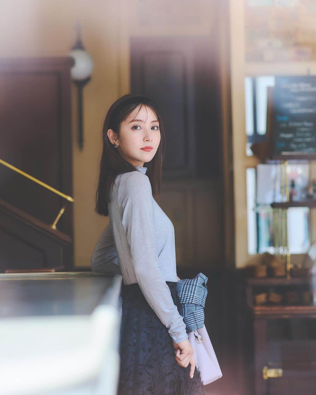 のインスタグラム：「Like a Modern lady🍁 #Stola. @stola.jp  ぜひチェックしてください🌙 https://stola.jp/pages/modernlady20230824」