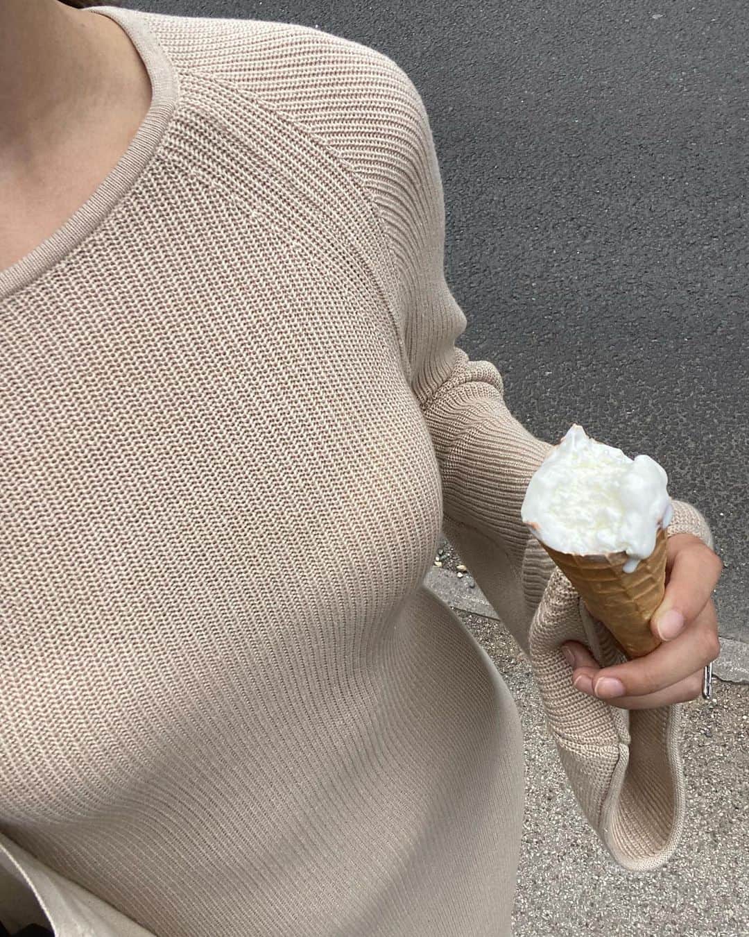 のインスタグラム：「a break from Italy」