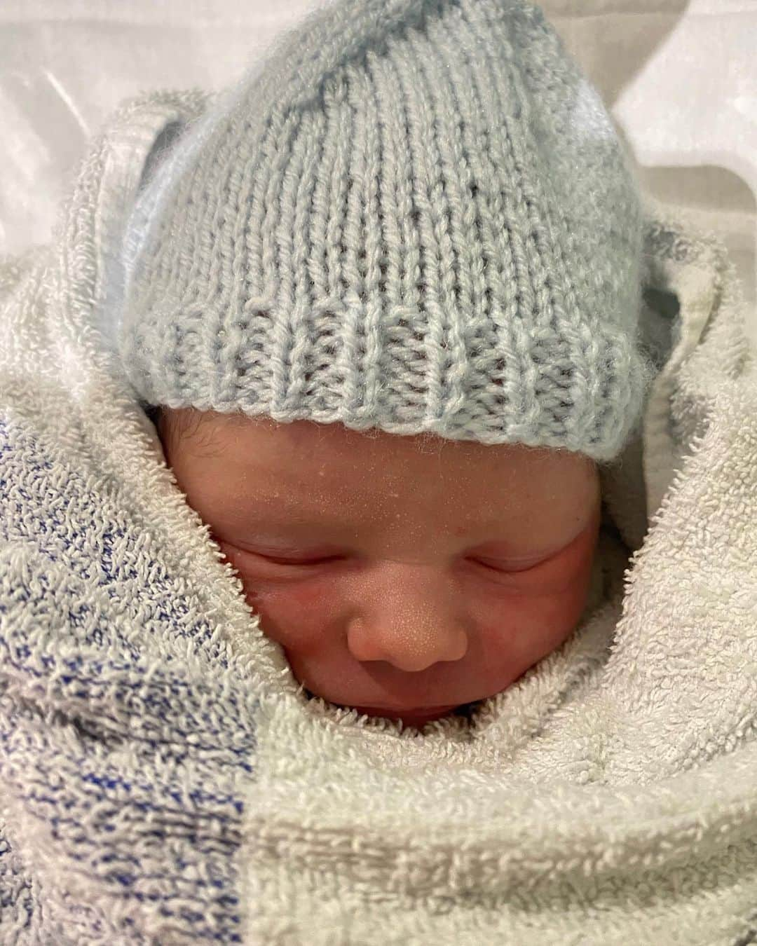 リアム・タンコックさんのインスタグラム写真 - (リアム・タンコックInstagram)「Happy Birthday to our gorgeous, funny, smiley and active baby boy Rory 🩵  Can’t believe it’s been a year since you were born. You have given us so much joy and our whole world.」8月27日 18時30分 - liamtancock