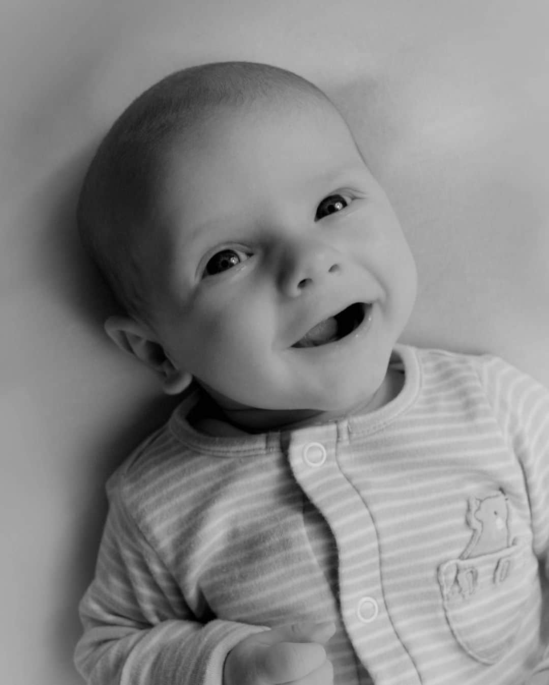 リアム・タンコックのインスタグラム：「Happy Birthday to our gorgeous, funny, smiley and active baby boy Rory 🩵  Can’t believe it’s been a year since you were born. You have given us so much joy and our whole world.」