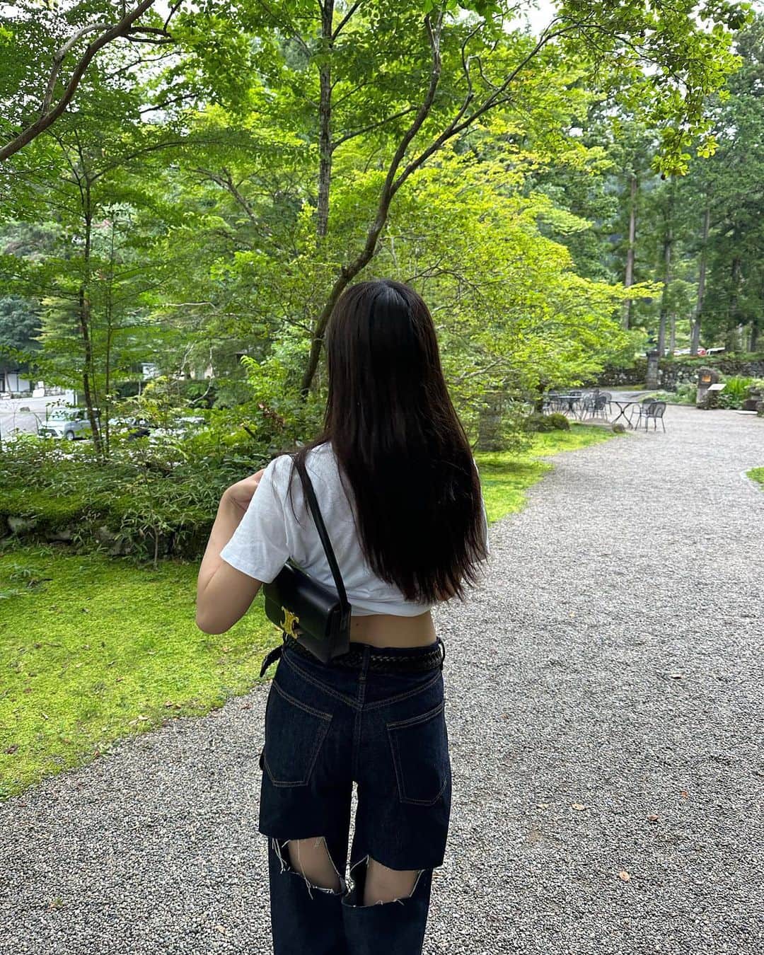 麻生果恩さんのインスタグラム写真 - (麻生果恩Instagram)「📍栃木県にお邪魔してきました.  初めて行った場所だったんだけど、 空気が美味しくて緑がいっぱいでたくさんリフレッシュできた🌙  歴史も感じられて、本当にすごく素敵な場所🌳♡  絶対また行きたい🇯🇵」8月27日 18時33分 - aso.kaon