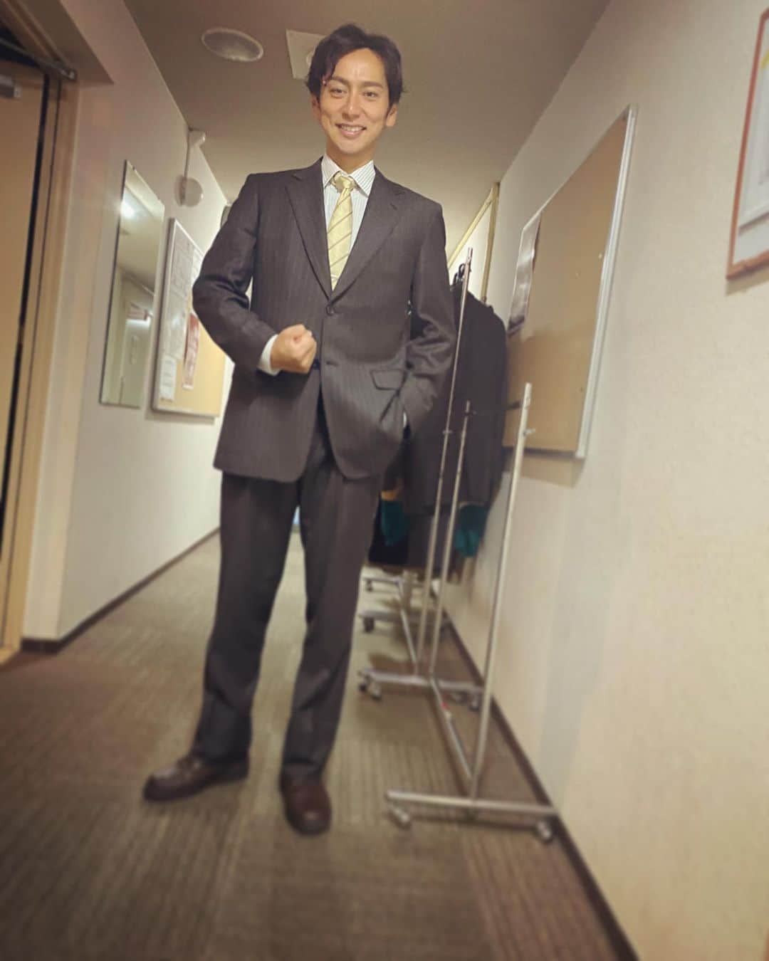 のインスタグラム：「本日、#ミュージカルカラフル、無事に大千穐楽を迎えました！ 春日井公演をご観劇いただきました皆さま、また、応援してくださった全ての皆さま、本当にありがとうございました！ 『カラフル』心に残る大切な作品になりました。希望のある、光のある舞台だったと思っています。 そして写真は、小林家の父役の扮装。 大千穐楽の本番中に急いで撮ってもらいました。 ひとまず、ラストまで1公演も欠かさずに完走できたことに、ホッ。関わってくれた全ての方に、心から、感謝。」