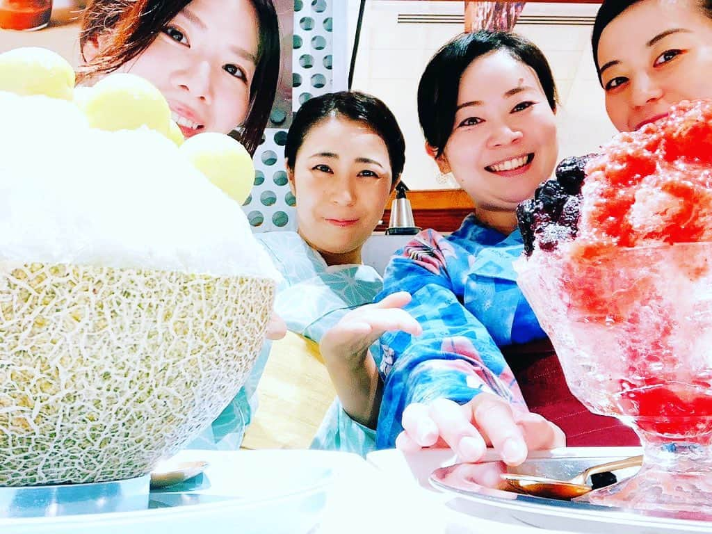 藤原絵里のインスタグラム：「・ 浴衣会🍧 ・ @harukaszuki  @mio_mashimashi  @okadakeiko_official  ・ #主婦の青春2 #鈴木はるか #真嶌美緒 #岡田慶子」