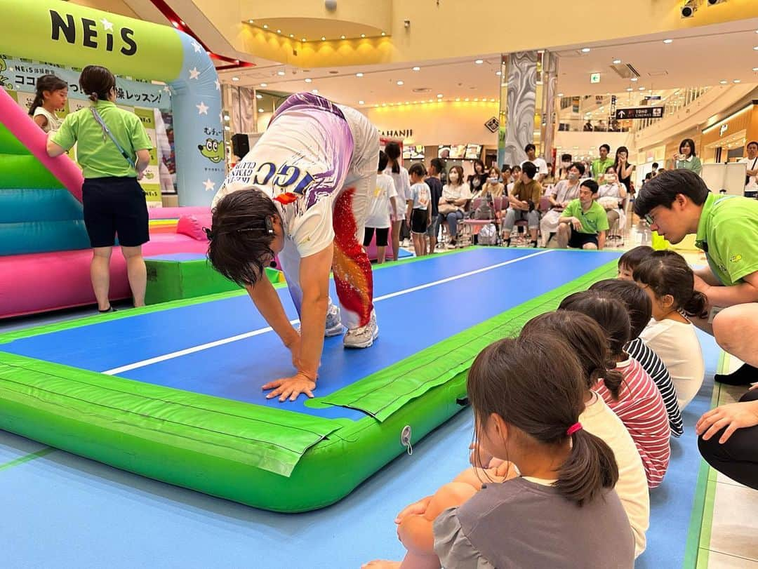 池谷幸雄さんのインスタグラム写真 - (池谷幸雄Instagram)「先日、堺市にあるアリオ鳳店にて、NEiS体操教室のオープンニングイベントに特別コーチとして参加してきました‼️ みんな頑張って参加してくれました😃 アリオ鳳店のお近くの方はNEiS体操教室に是非通ってください❕😊 #大阪 #堺市 #西区 #鳳南町 #neis #neis体操教室 #体操 #男子 #女子 #池谷幸雄 #アリオ」8月27日 18時38分 - yukio_iketani