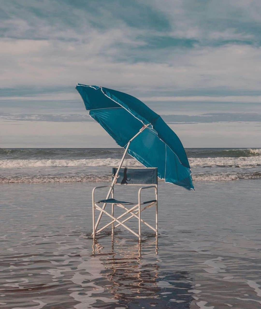 エレスさんのインスタグラム写真 - (エレスInstagram)「À la plage.   At the beach.  @andoniberistain  eresparis.com  #ERESPARIS #ERESINSPIRATION」8月27日 18時38分 - eres